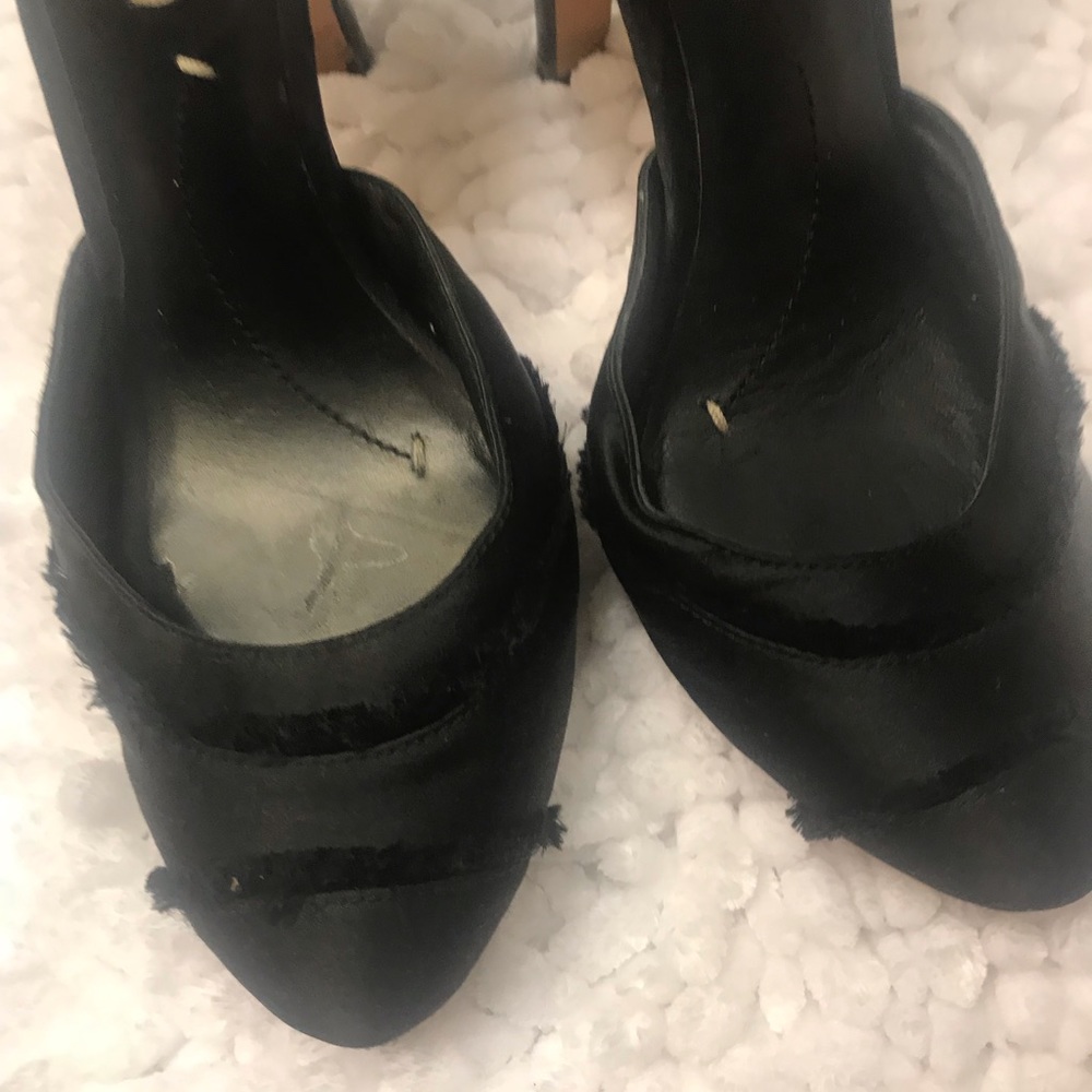 BCBGMaxAzria black shoe high heel